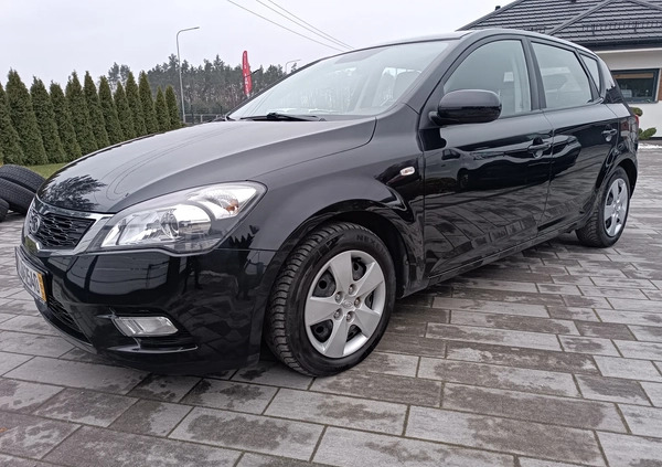 Kia Ceed cena 18900 przebieg: 198000, rok produkcji 2011 z Białobrzegi małe 172